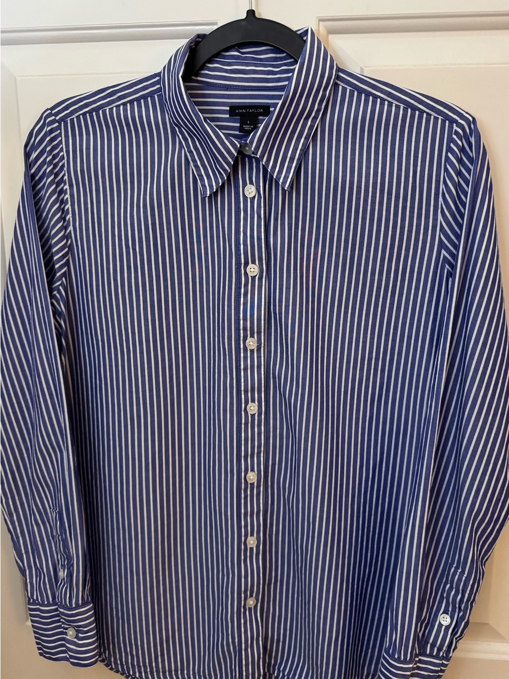 Ann Taylor Shirt Blue and White Vertical Stripe Button-Down Shirt Size - Small